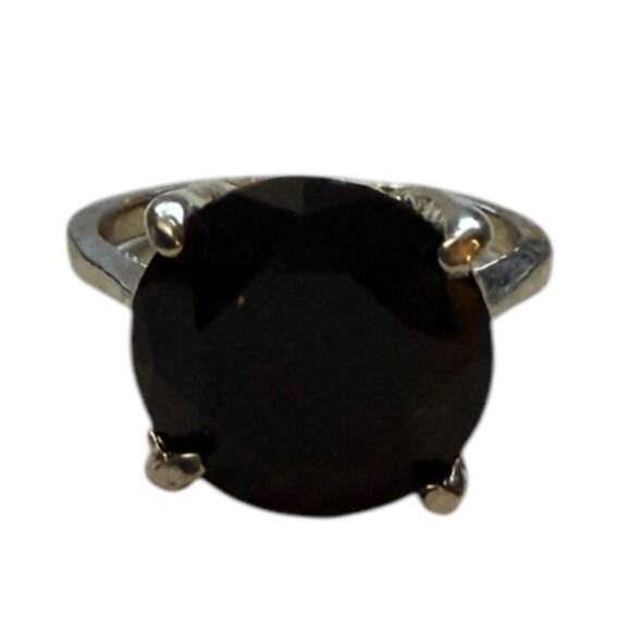 Black Unique Solitaire Stone Silver Ring Size 6 - Picture 1 of 5